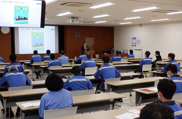 Safety-Day_Safety-lecture--Tokyo-Research-Center-.jpg